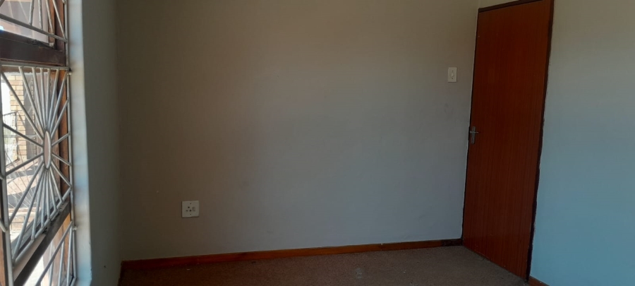 To Let 4 Bedroom Property for Rent in Southernwood Eastern Cape